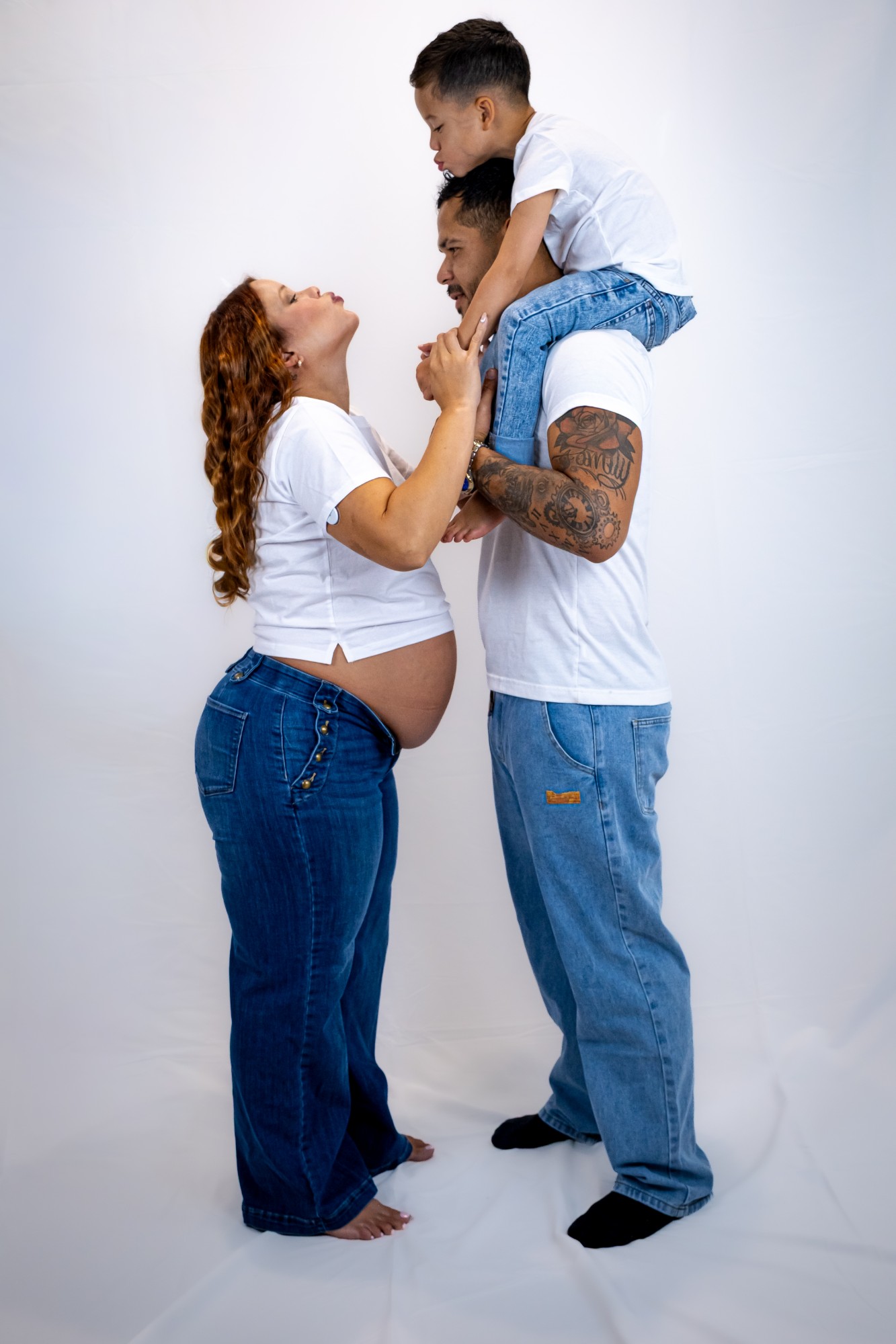 Family maternity with child
